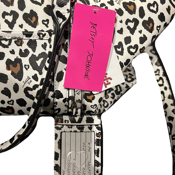 BETSEY JOHNSON XOSPEEDY LEOPARD HEARTS DUFFLE BAG - Picture 2 of 14